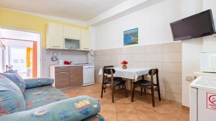 Apartman Lucija s terasom u mirnom području