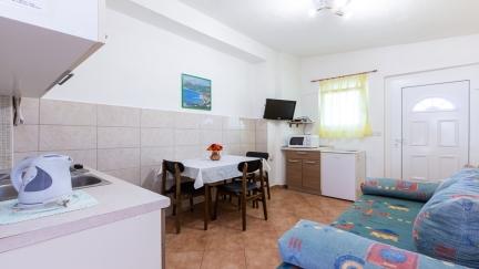 Apartman Lucija s terasom u mirnom području