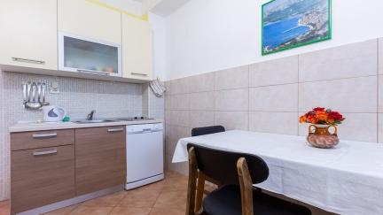 Apartman Lucija s terasom u mirnom području