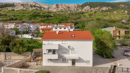 Apartman Robert s 2 dvokrevetne sobe i terasom