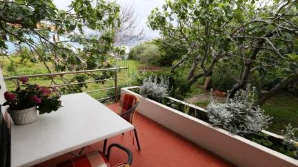 Prazdninovy apartman Davor 1 s terasou a blizko plaže