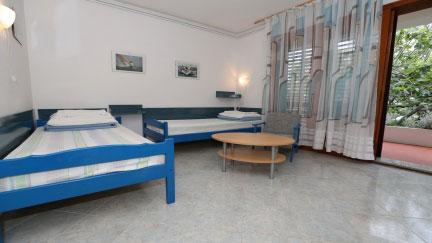 Prazdninovy apartman Davor 1 s terasou a blizko plaže