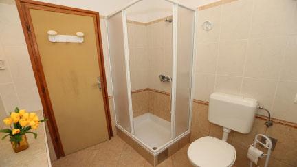 Prazdninovy apartman Davor 1 s terasou a blizko plaže