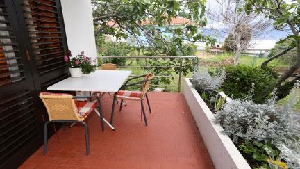 Prazdninovy apartman Davor 1 s terasou a blizko plaže