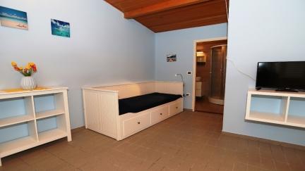 Holiday Home Davor 2 s terasom i blizu plaze