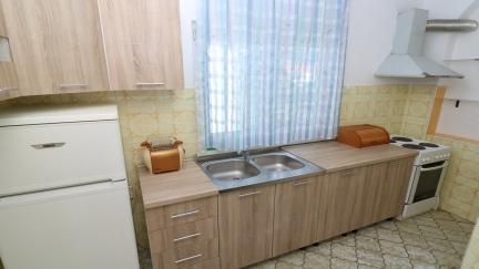 Apartman Tomasic 14 s balkonom i blizu plaze