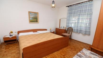 Apartman Tomasic 14 s balkonom i blizu plaze