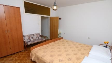 Apartman Tomasic 14 s balkonom i blizu plaze