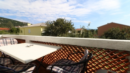 Apartman Tomasic 14 s balkonom i blizu plaze