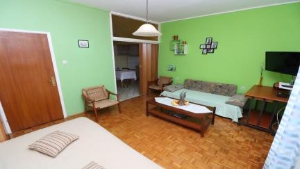 Apartman Tomasic 14 s balkonom i blizu plaze