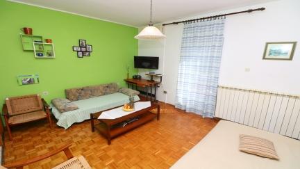 Apartman Tomasic 14 s balkonom i blizu plaze