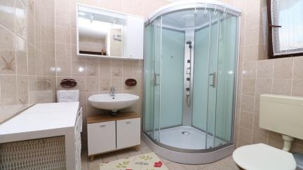 Apartman Tomasic 15 s terasom i blizu plaze