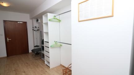 Apartman Tomasic 15 s terasom i blizu plaze