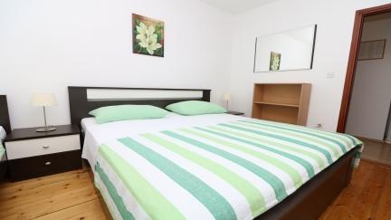 Apartman Tomasic 15 s terasom i blizu plaze