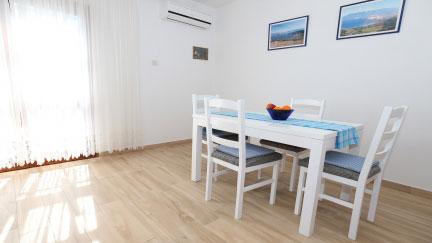 Apartman Bozica s 2 dvokrevetne sobe i terasom