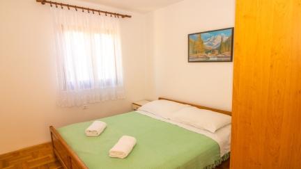 Apartman Bozica s 2 dvokrevetne sobe i terasom