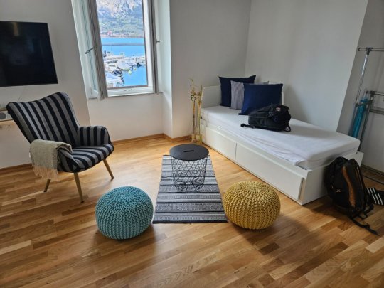 Studio apartman Prvic s pogledom na more