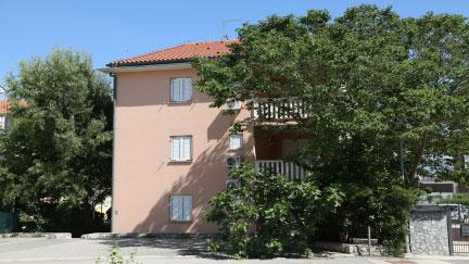 Apartment Harry with Terrace and Close to the Beach