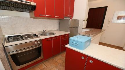 Apartman Harry s terasom i blizu mora