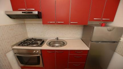 Apartman Harry s terasom i blizu mora