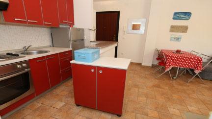 Apartman Harry s terasom i blizu mora