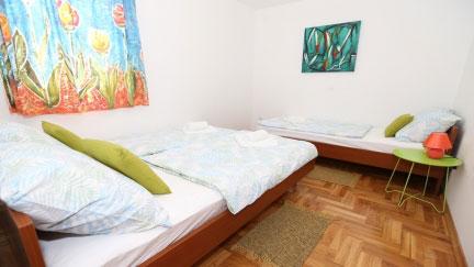 Apartman Harry s terasom i blizu mora