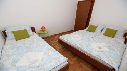 Apartman Harry s terasom i blizu mora