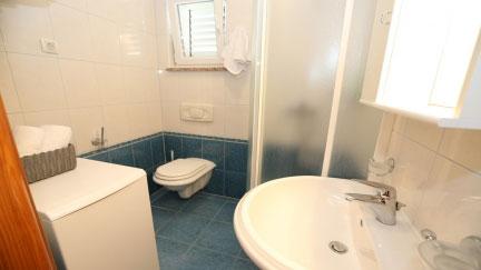 Apartman Harry s terasom i blizu mora