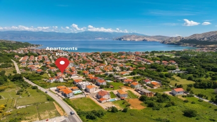 Apartman Polic A4 s balkonom i rostiljem u vrtu