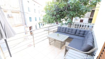 Apartman Porto s terasom i blizu mora