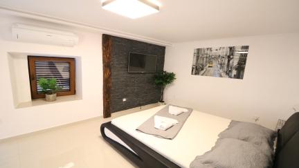 Apartman Porto s terasom i blizu mora