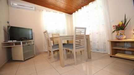 Apartment Gunga with Balcony and Terrace