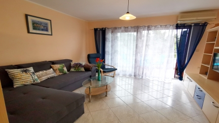 Apartment Mirna Just a Minute from the Beach