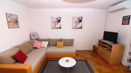 Apartment Nada A4+1 with Terrace in Quiet Area