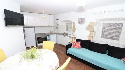 Apartment Pijero with Terrace in Charming Old Town