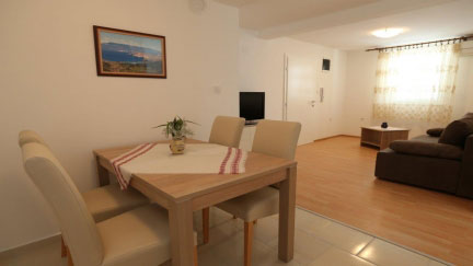Apartment Robert with 2 Double Rooms and Terrace