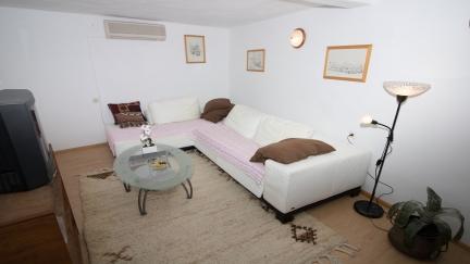 Apartment Tancabelic 1 with Garden and Close to the Beach