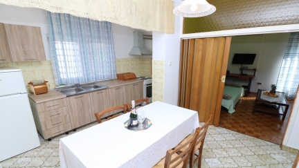 Apartment Tomasic 14 with Balcony and Close to the Beach