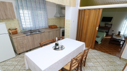 Apartment Tomasic 14 with Balcony and Close to the Beach