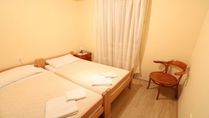 Double Room Three Angels 5 with Private Bathroom and close to the Beach