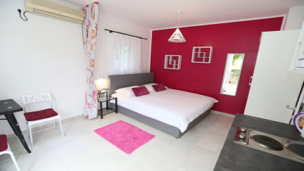 Studio Apartment Flora with Private Parking Place in Baska