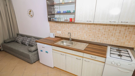 Studio Apartment Magla with terrace and extra bed