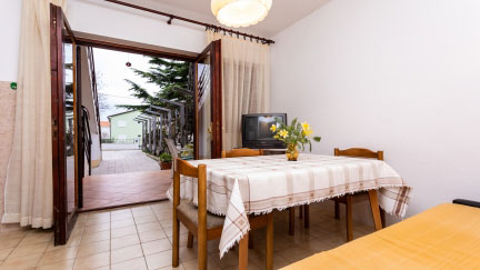Studio Apartment Mira with Terrace and Extra Bed